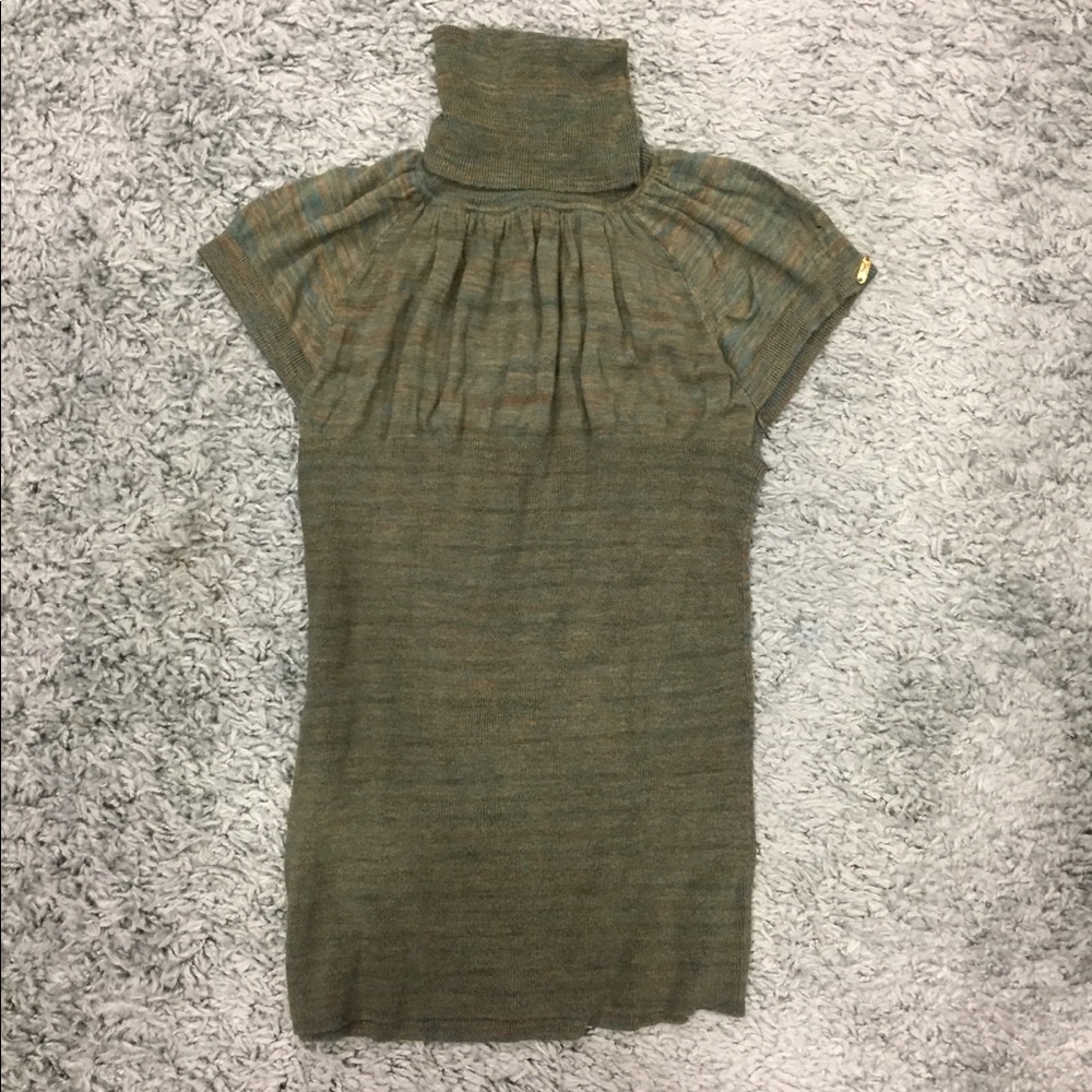 Ladies top.